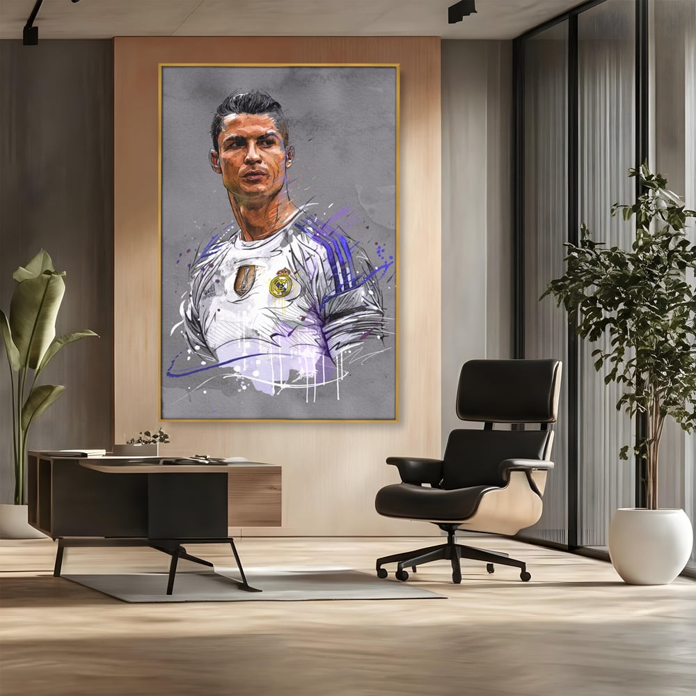 Tablou canvas cu tablou canvas cu cristiano ronaldo in tricoul real madrid, in rama de aluminiu auriu, pe perete intr-un birou